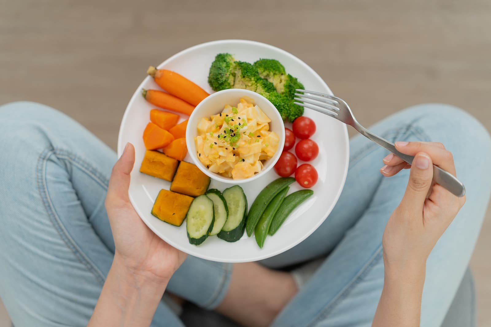 vlcd diet plan - woman eat clean food for weight loss
